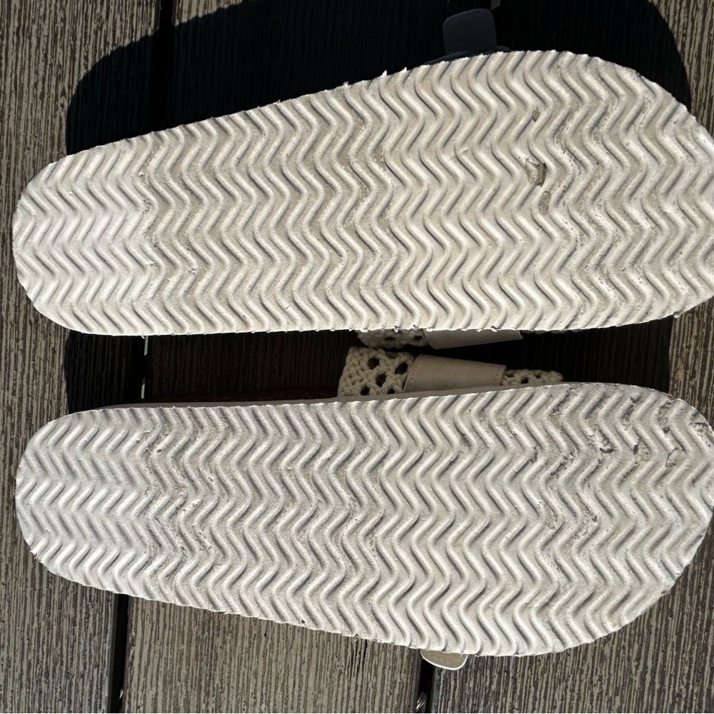 Rocket Dog Beige and Cream Woven Sandals 1 1/2” Platform Size 8 - Picture 7 of 9